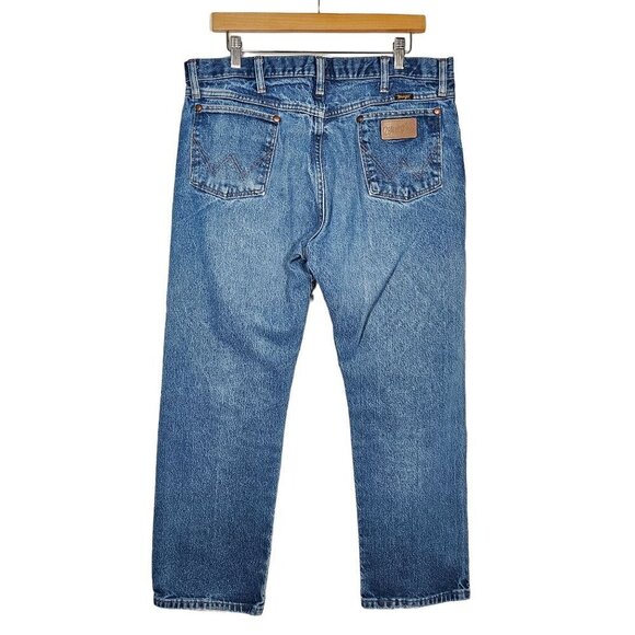 Wrangler Vintage Straight Leg Distressed Jeans Hi-Rise Mid Wash Denim Mens 36x30 - Picture 2 of 14